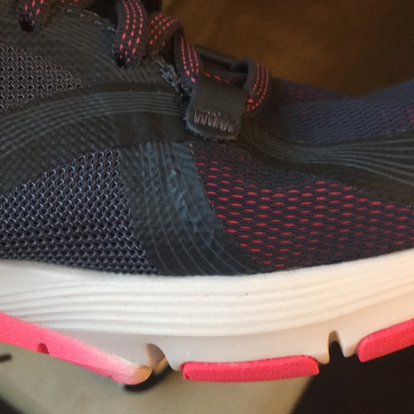 New Balance NWOT sneakers 10 wide - Picture 5 of 8